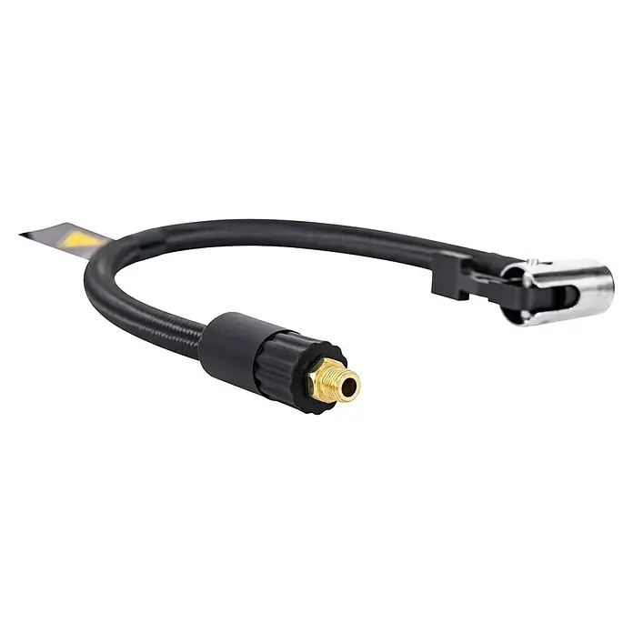 DeWalt Akku-Luftpumpe SXIF0101 - 11,1 V, 10 bar, Füllleistung: 14,2 l/min - Nahaufnahme eines schwarzen Reifenfülldruckschlauchs mit Messinganschluss und silbernem Clip zum Aufpumpen von Reifen.
