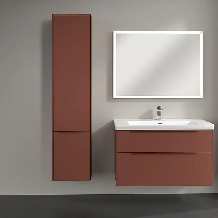 Villeroy & Boch Subway 3.0 Hochschrank - B x T x H: 40 x 36,2 x 171 cm, 2x Tür, Wine Red, Farbe Griff: Wine Red, DIN Anschlag: Links - Modernes Badezimmer-Set in Rostbraun mit Waschbeckenunterschrank, beleuchtetem Spiegel und Hochschrank für ein stilvolles Ambiente.