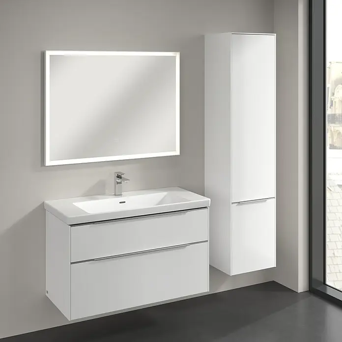 Villeroy & Boch Subway 3.0 Hochschrank - B x T x H: 40 x 36,2 x 171 cm, 2x Tür, Brilliant White, Farbe Griff: Aluminium glänzend, DIN Anschlag: Rechts - Badezimmer-Set mit Waschbeckenunterschrank, Spiegel mit Beleuchtung und Hochschrank in Weiß.