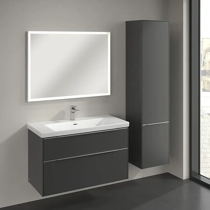 Villeroy & Boch Subway 3.0 Hochschrank - B x T x H: 40 x 36,2 x 171 cm, 2x Tür, Graphite, Farbe Griff: Aluminium glänzend, DIN Anschlag: Rechts - Graues Badezimmer-Waschtisch-Set mit beleuchtetem Spiegel und Hochschrank für ein modernes Ambiente im Badezimmer.