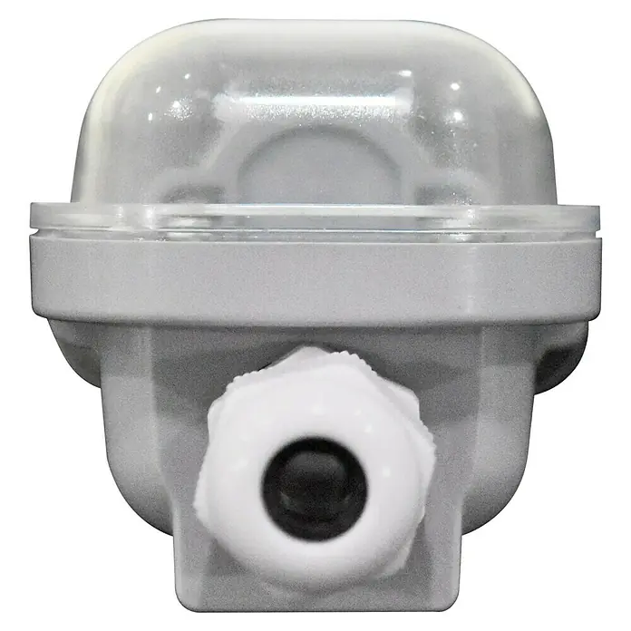 Voltolux Feuchtraumleuchte - L x B x H: 67,5 x 6,2 x 6 cm, Lichtfarbe: Tageslichtweiß, 7,5 W, IP65 - Nahaufnahme eines grauen, wasserdichten Gehäuses mit durchsichtiger Abdeckung und weißer Kabelverschraubung.