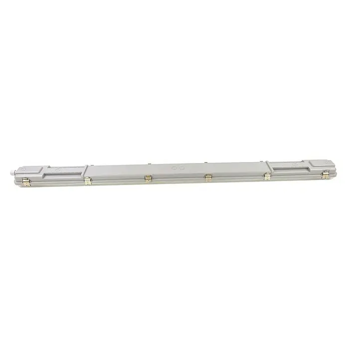Voltolux Feuchtraumleuchte - L x B x H: 128,4 x 9,6 x 6 cm, Lichtfarbe: Tageslichtweiß, 28 W, IP65 - Nahaufnahme eines robusten, grauen Gerätegehäuses mit metallenen Verschlüssen, ideal für den sicheren Transport empfindlicher Ausrüstung.