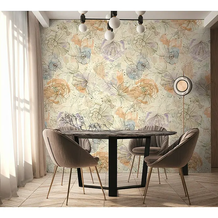 A.S. Création Aquarell Dreams Fototapete Blütenbukett - B x H: 159 x 280 cm, Vlies, Pastell Beige-Orange - Elegantes Esszimmer mit Esstisch und Stühlen vor einer floralen Tapete. Die stilvolle Einrichtung schafft eine wohnliche Atmosphäre.