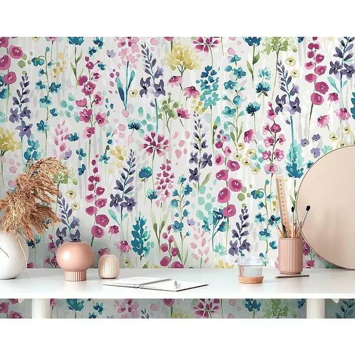 A.S. Création Aquarell Dreams Vliestapete - Weiß-Bunt, Floral, 10,05 x 0,53 m - Tischdekoration mit Blumenmuster Tapete, bestehend aus Vasen, einem Spiegel und einem Notizblock.