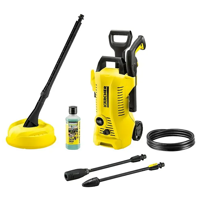 Kärcher Hochdruckreiniger K 2 Power Control Home - 1.400 W, Max. Druck: 110 bar, Fördermenge: 360 l/h - Abbildung eines gelben Kärcher Hochdruckreinigers mit Zubehör wie Düsen, Schlauch und Reinigungsmittel für Terrassen und Decks.
