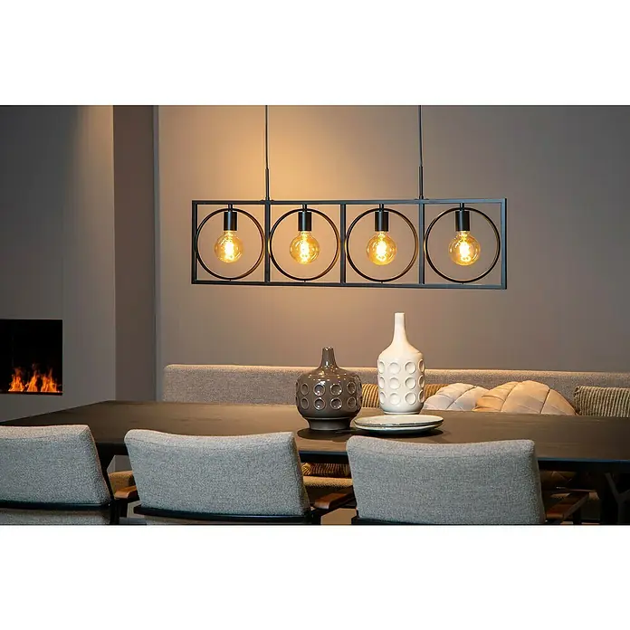 Lucide Pendelleuchte - 40 W, L x B x H: 107,8 x 28 x 9,5 cm, Schwarz, E27 - Moderne Pendelleuchte mit vier Edison-Glühbirnen in einem schwarzen Metallrahmen über einem Esstisch.