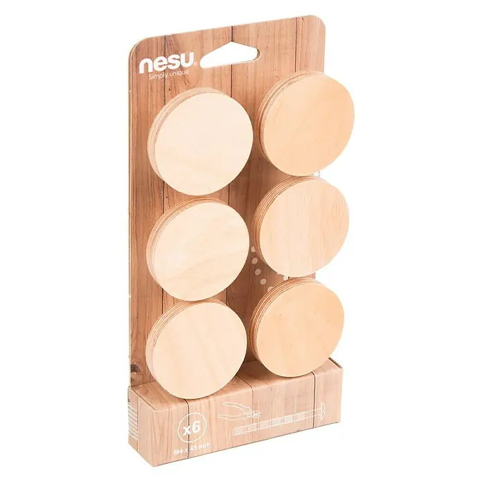 Nesu Pomo para muebles Círculo arena 6 uds. - Ø x Al: 80 x 27 mm, Madera - Foto de producto de seis discos redondos de madera en un paquete, perfectos para manualidades y decoraciones, presentados sobre fondo de madera rústica.