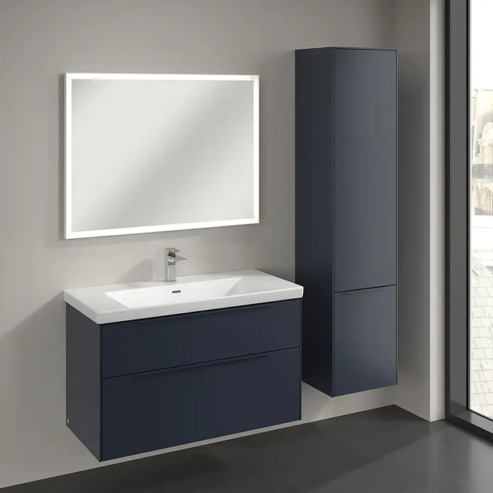 Villeroy & Boch Subway 3.0 Hochschrank - B x T x H: 40 x 36,2 x 171 cm, 2x Tür, Marine Blue, Farbe Griff: Marine Blue, DIN Anschlag: Rechts - Badezimmerwaschtisch mit Spiegel und Hochschrank in Dunkelblau. Modernes Design für stilvolle Badezimmergestaltung.