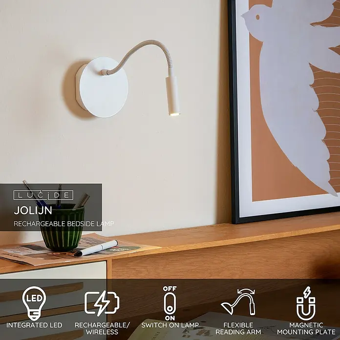 Lucide Akku-Wandleuchte Jolijn - 13 x 13 x 12 cm, Weiß, Neutralweiß, 2 W, IP20 - Nahaufnahme einer Lucide Jolijn wiederaufladbaren weißen LED-Bettleuchte mit flexiblem Arm und magnetischer Montageplatte.