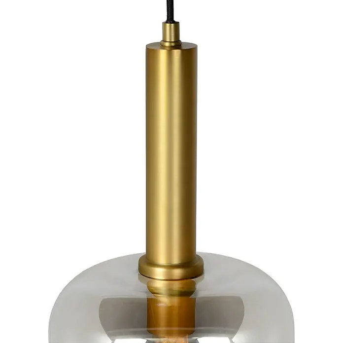 Lucide Pendelleuchte Joanet - 40 W, L x B x H: 32,5 x 32,5 x 150 cm, Rauchfarben, E27, Anzahl Leuchtmittel: 1 Stk. - Nahaufnahme einer Pendelleuchte mit goldfarbenem Zylinder und gläsernem Lampenschirm, die ein modernes Design und stilvolle Beleuchtung zeigt.