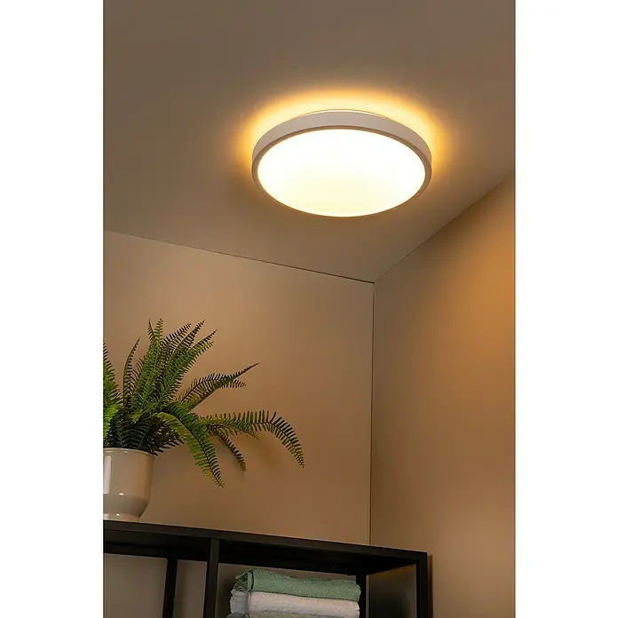 Lucide LED-Deckenleuchte rund Dasher - 24 W, Ø x H: 43 x 11 cm, Weiß, Warmweiß - Nahaufnahme einer runden LED-Deckenleuchte mit warmweißem Licht, die eine gemütliche Atmosphäre erzeugt.\n