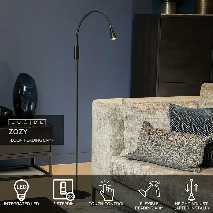 Lucide Zozy LED-Stehleuchte - 4 W, Höhe: 145 cm, Schwarz, Neutralweiß - Das Bild zeigt eine Lucide Zozy Stehleuchte mit LED, Touch Control, flexiblem Lesearm und Höhenverstellung, neben einem Sofa.