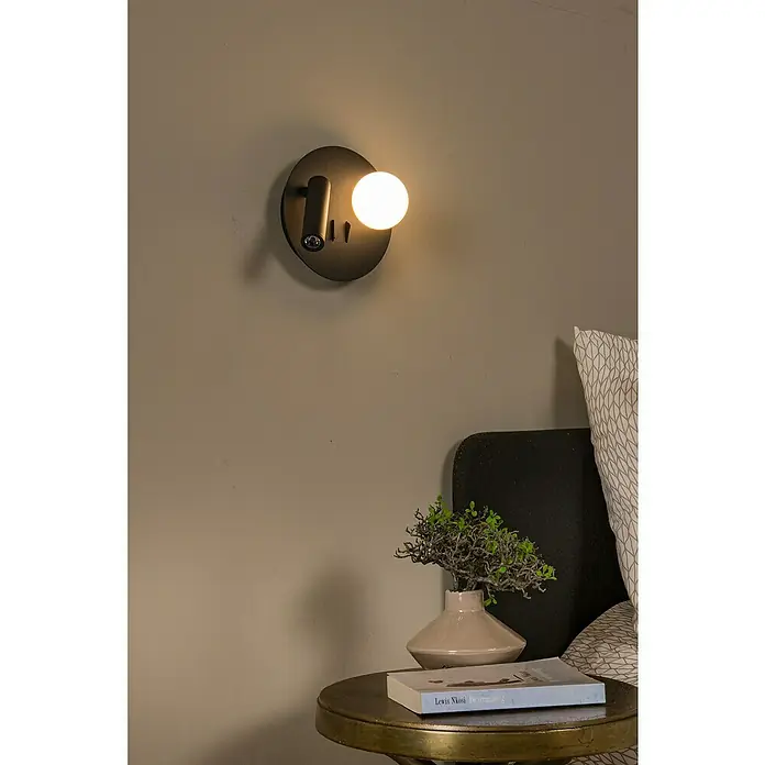 Lucide LED-Wandleuchte rund Matiz - 3,5 W, Ø x H: 16,5 x 19 cm, Schwarz, Neutralweiß - Wandleuchte mit runder, schwarzer Halterung und einer leuchtenden Glühbirne, die ein modernes und stilvolles Ambiente schafft.