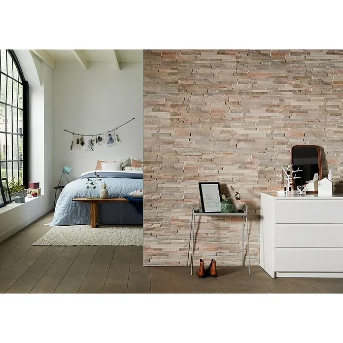 Panel de pared Ultra Light Colorado - 120 x 30 cm - Idea de decoración con una cama cómoda, un armario blanco sencillo y un diseño de pared decorativa con piedras horizontales.