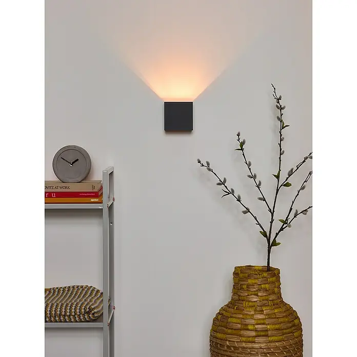 Lucide LED-Wandleuchte Xio Kubus - 4 W, L x B x H: 11 x 11 x 11 cm, Grau, Warmweiß - Wandleuchte mit indirektem Licht und dekorativen Elementen. Die Leuchte strahlt ein warmes, einladendes Licht aus und sorgt für Atmosphäre.