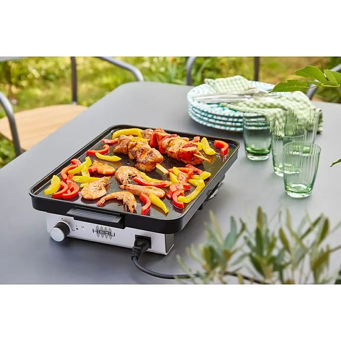 Plancha-Grill Elektro - Grillfläche (B x T): 40 x 30 cm, 1,8 kW, Schwarz/Grau - Hier ist ein elektrischer Tischgrill mit Garnelen, Paprika und Spießen. Bereit für ein leckeres Barbecue im Freien!