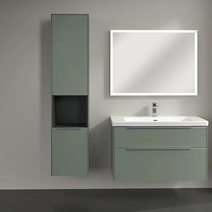Villeroy & Boch Subway 3.0 Hochschrank - B x T x H: 40 x 36,2 x 171 cm, 1x offenes Fach, 2x Tür, Soft Green, Farbe Griff: Aluminium glänzend, DIN Anschlag: Links - Badezimmer mit Waschbeckenunterschrank, Spiegelschrank und Hochschrank in grün. Moderne Badmöbel für ein stilvolles Ambiente.