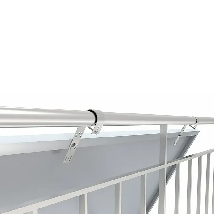Schwaiger Montage-Set - 9 Stk., Passend für: Solarmodule - Nahaufnahme einer silbernen Halterung zur Befestigung eines Sonnenschutzes an einem Geländer. Praktisch für Balkone!