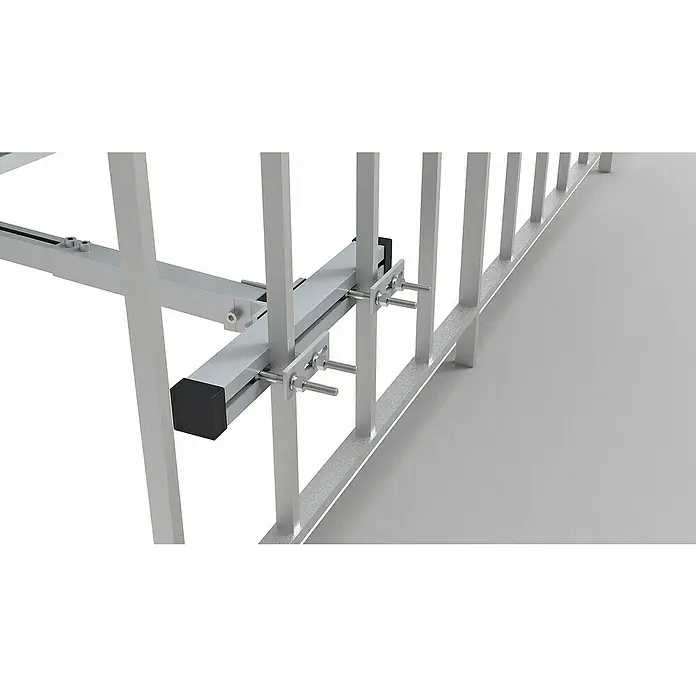 Schwaiger Montage-Set - Passend für: Solarmodule - Detailaufnahme eines Metall-Geländers mit Befestigungselementen, das eine stabile und moderne Bauweise zeigt.