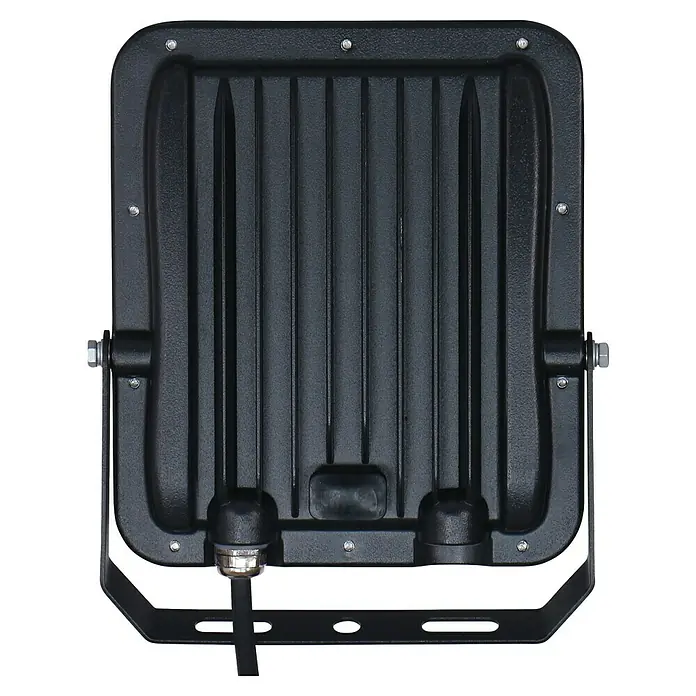 Panaled Zafra Proyector LED - 50 W, Gris - Primer plano de un foco LED negro con disipadores de calor y un soporte de montaje. Ideal para aplicaciones de iluminación exterior.