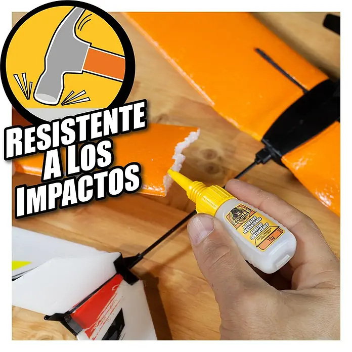 Gorilla Adhesivo instantáneo con pincel y boquilla - 12 g - Imagen de una botella de pegamento Gorilla que se utiliza para pegar un ala de avión de juguete rota.