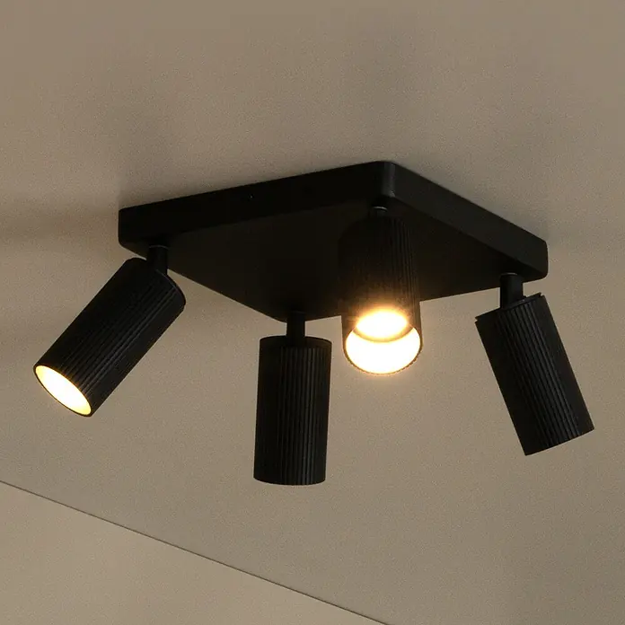 Lucide Clubs Deckenstrahler - 40 W, L x B x H: 28 x 24,5 x 11,5 cm, Schwarz, GU10 - Deckenleuchte mit vier schwarzen, verstellbaren Strahlern, die warmes Licht spenden und eine moderne Atmosphäre schaffen.