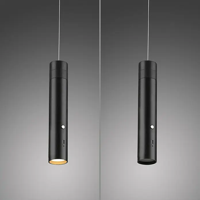 Just Light LED-Akku-Pendelleuchte Attach - 3 W, Schwarz, Warmweiß - Zwei schwarze zylindrische Pendelleuchten, eine mit eingeschaltetem Licht, vor einem grauen Hintergrund.