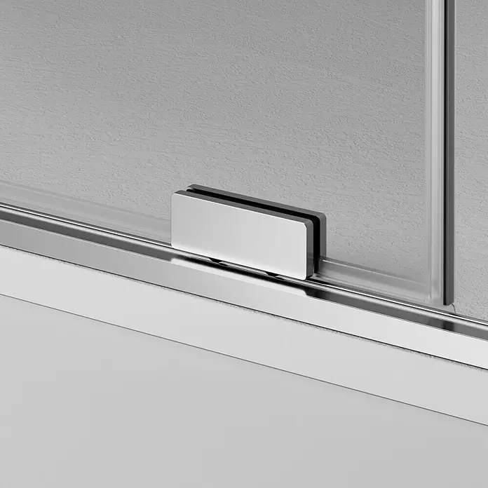 GME Mampara de ducha frontal Kenna - 161 x 195 cm, Espesor de vidrio: 8 mm, Cromo - Primer plano de una elegante puerta de ducha cromada con vidrio transparente, que combina diseño moderno y funcionalidad.