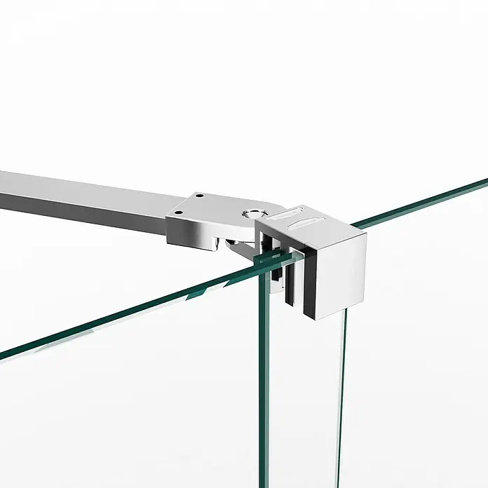 GME Mampara de ducha frontal Kenna - 161 x 195 cm, Espesor de vidrio: 8 mm, Cromo - Primer plano de una cabina de ducha con accesorios cromados que conectan los paneles de vidrio de forma segura y elegante.