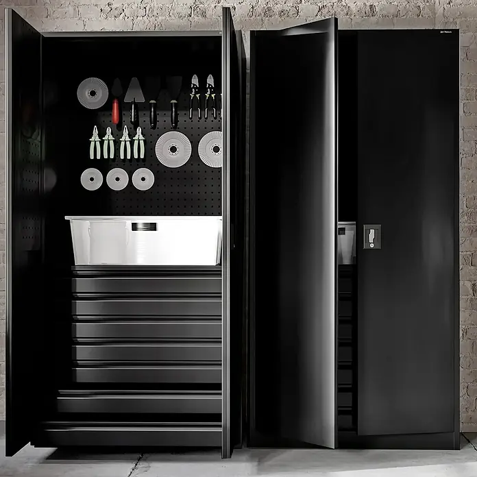 Jan Nowak Werkzeugschrank Darek - H x B x T: 185 x 92 x 50 cm, Schwarz - Schwarzer Werkzeugschrank mit geöffneten Türen, der Werkzeuge und Schubladen zeigt. Ideal für die Organisation in Werkstatt oder Garage.