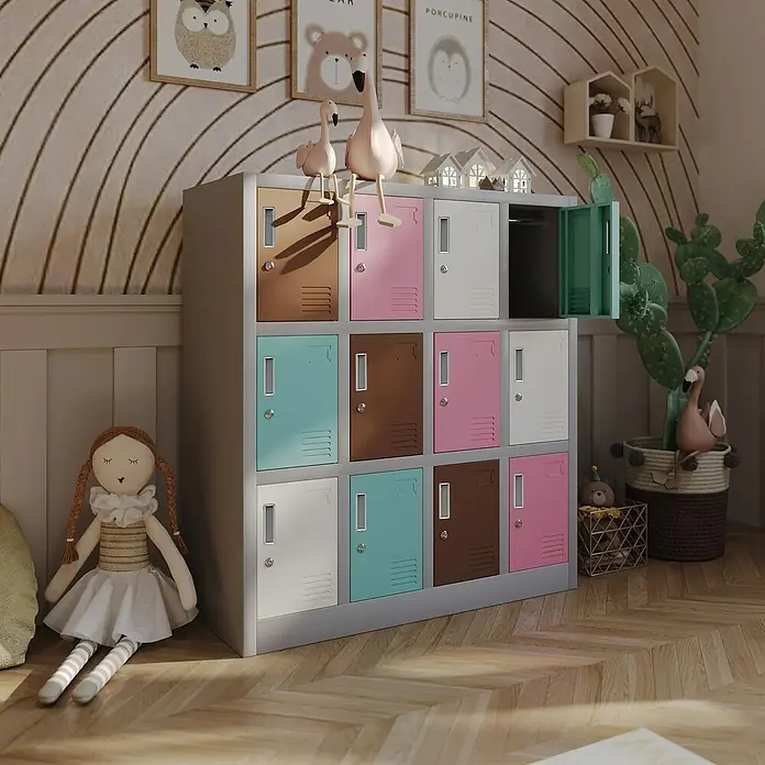 Jan Nowak Schließfachschrank Ola - H x B x T: 120 x 109 x 45 cm, Anzahl Fächer: 12 Stk., Grau/Pastellfarben - Buntes Kinderzimmer mit einem Schrank mit bunten Türen, der Platz für Spielzeug und andere Kinderzimmerutensilien bietet.