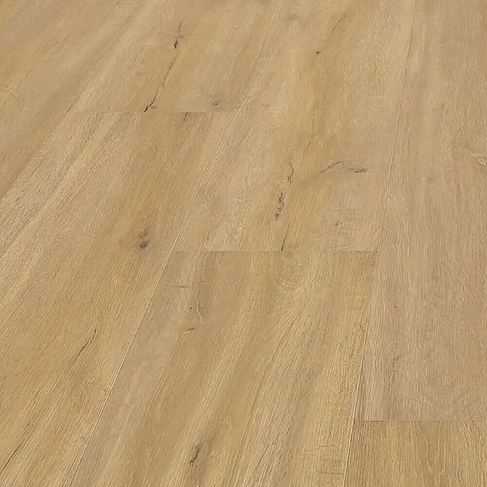 Living by Haro Hydrostar Designboden - Eiche Trient Natur, Landhausdiele, 1.282 x 235 x 6,5 mm - Nahaufnahme eines Holzfußbodens mit natürlicher Maserung und warmen Farbtönen, ideal für gemütliche Innenräume.