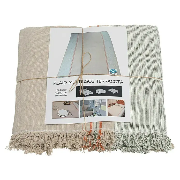 Manta para sofá Terracota - Textil, Terracota - Primer plano de una manta "Plaid Multiusos Terracotta" empaquetada con flecos, versátil como colcha, funda de sofá o mantel.