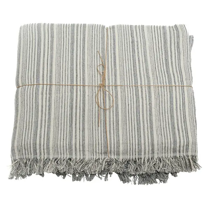 Manta para sofá Multiusos Raya Alma - Textil, Gris claro - Manta de algodón a rayas con flecos, atada con cuerda rústica, que ofrece un toque acogedor y elegante a cualquier espacio.