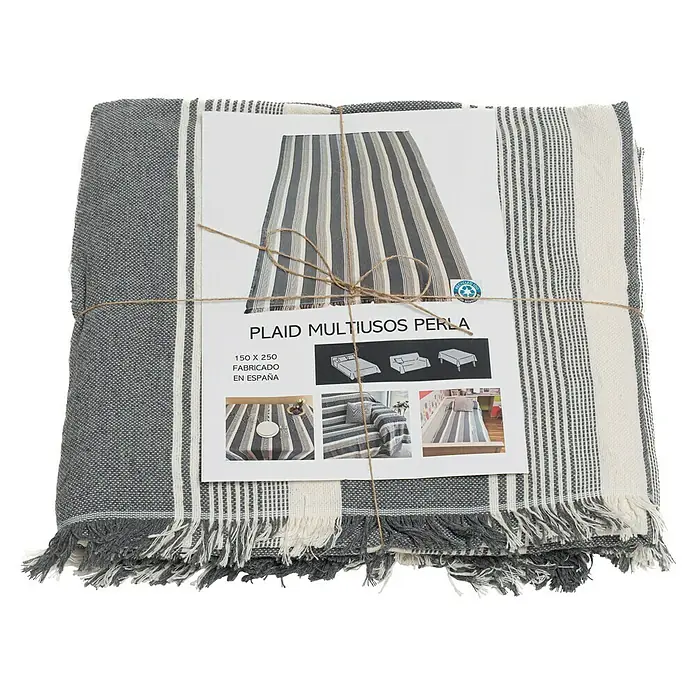 Manta para sofá Multiusos Multirayas - Textil, Gris - Una manta gris a rayas Plaid Multiusos Perla con flecos, atada con hilo y una etiqueta.