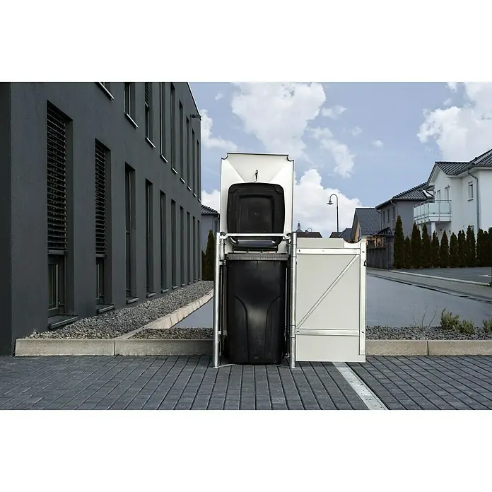 Hide Mülltonnenbox - 80,7 x 69,7 x 115,2 cm, Passend für: 1 Mülltonne 180 - 240 l, Kunststoff, Schwarz - Mülltonnenbox mit geöffnetem Deckel auf Pflastersteinen. Die Box bietet Platz für eine Mülltonne und ist wetterfest.