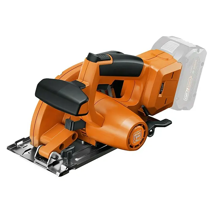 Fein AMPShare 18V Akku-Handkreissäge AHKS 18-57 AS N00 - 18 V, Ohne Akku, Durchmesser Sägeblatt: 150 mm, 1.300 U/min - 2.800 U/min - Abbildung einer orangefarbenen FEIN Akku-Handkreissäge mit AMPShare Akku. Dieses Werkzeug ist ideal für präzise Holzarbeiten.