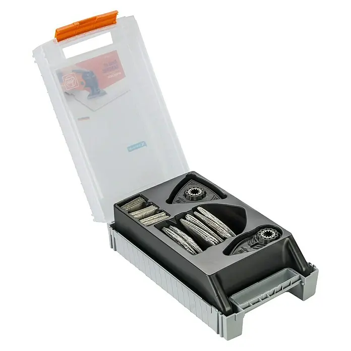 Fein Starlock Zubehör-Set Best of Starlock Sanding - 63 -tlg. - Geöffnete Aufbewahrungsbox für ein Oszillierwerkzeug-Zubehörset mit verschiedenen Sägeblättern und Schleifaufsätzen für professionelle Anwendungen.