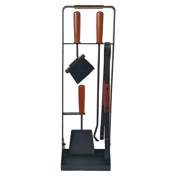 Valo Kaminbesteck Arvi - Höhe: 71 mm, Stahl - Kaminbesteck-Set: Enthält Schaufel, Besen, Zange und Schürhaken mit Holzgriffen in einem schwarzen Metallständer zur Kaminpflege.