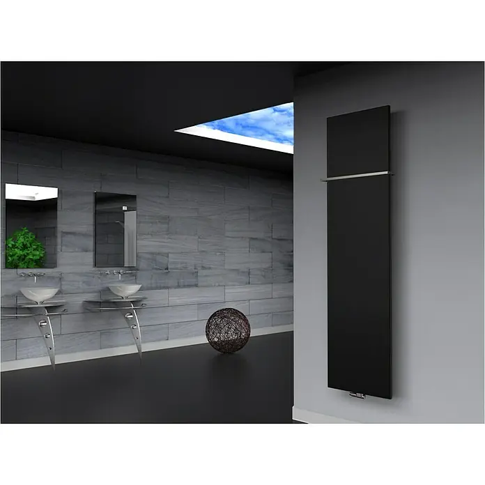 Szagato Designheizkörper Manhattan 3 - B x H: 470 x 1.800 mm, Wärmeleistung bei Vorlauftemperatur von 75 °C (D: 50): 1.118 W, Schwarz, Mit 1 Handtuchhalter (15 mm) - Schwarzer Badheizkörper an der Wand, elegantes Design für moderne Badezimmer. Stilvolle Wärme und Funktionalität.