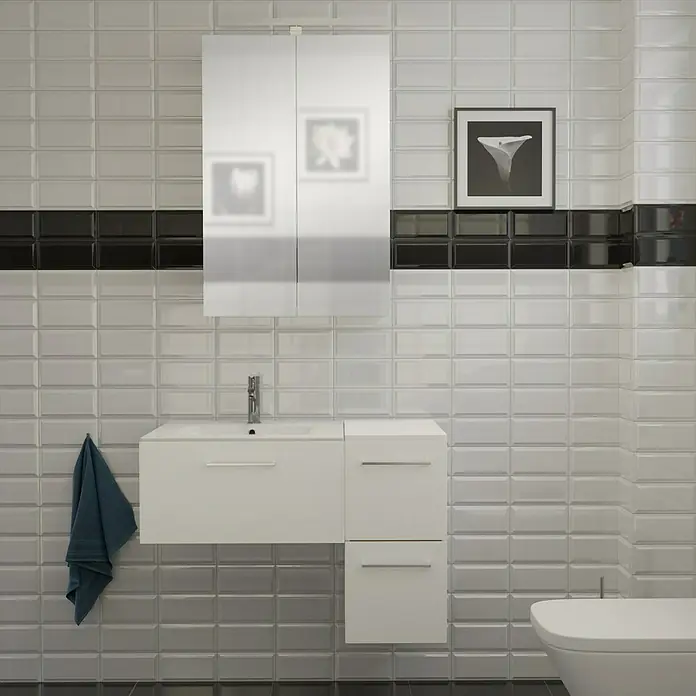 Camargue Espacio Badmöbel-Set H31 - 90 cm, Mira - Ein Badezimmer mit einem schwebenden Waschtisch mit Spiegel und zwei Schubladen, daneben eine Toilette und ein blaues Handtuch.