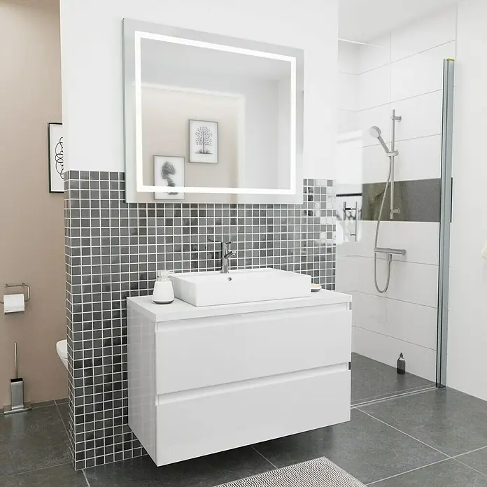 Camargue Espacio Badmöbel-Set i93 - 100 cm, Gama weiß glänzend - Badezimmer-Interieur mit einem modernen Waschbeckenunterschrank mit Schubladen und einem beleuchteten Spiegel für ein stilvolles Ambiente.