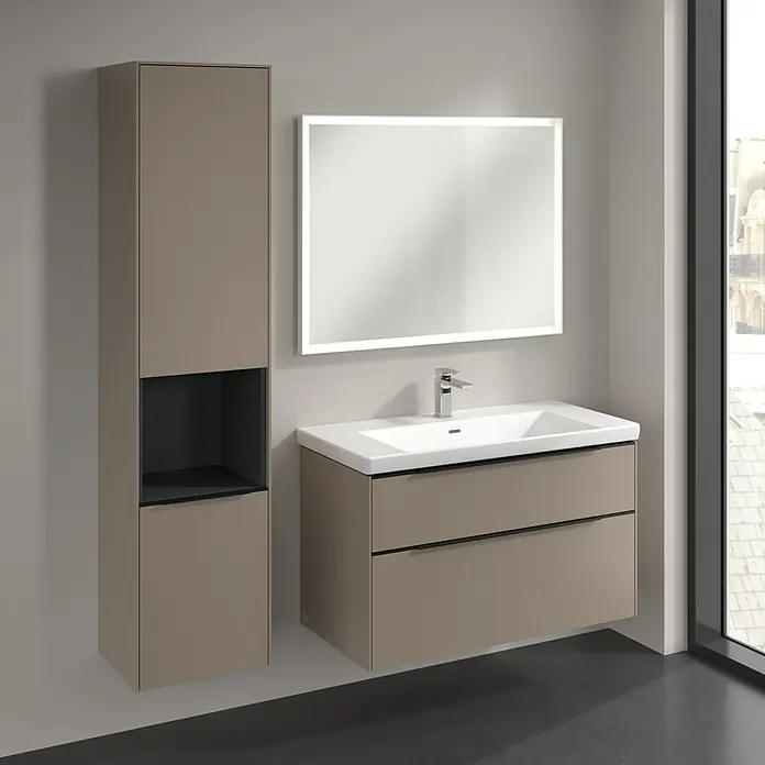 Villeroy & Boch Subway 3.0 Hochschrank - B x T x H: 40 x 36,2 x 171 cm, 1x offenes Fach, 2x Tür, Taupe, Farbe Griff: Volcano black, DIN Anschlag: Links - Elegantes Badezimmer-Ensemble mit einem hochglänzenden Spiegelschrank und einem Waschtischunterschrank in Taupe. Zeitgemäßes Design für stilvolle Badezimmer.