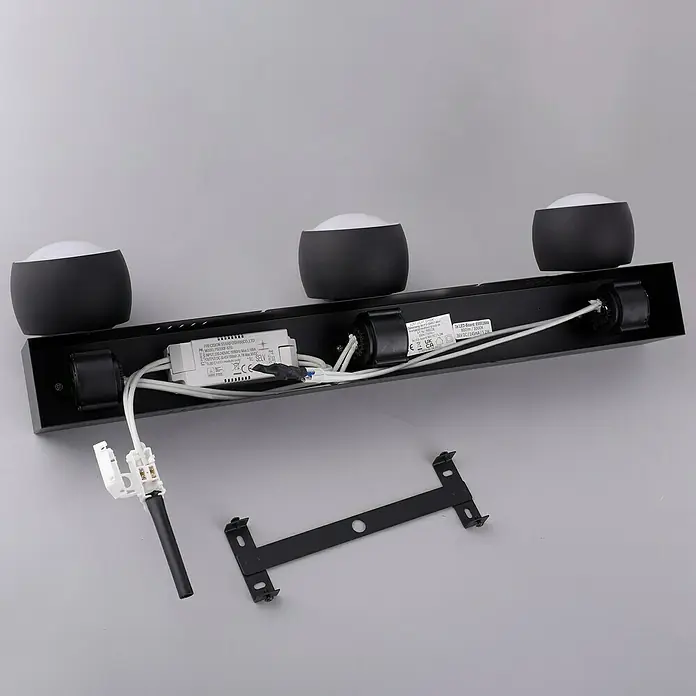 Just Light LED-Pendelleuchte Ballini - 15 W, L x B x H: 10 x 60 x 220 cm, Schwarz - Dreiflammige Wandleuchte in Schwarz mit weißen kugelförmigen Lampenschirmen für eine moderne Beleuchtung. Inklusive Befestigungsmaterial.