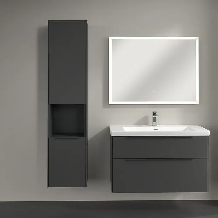 Villeroy & Boch Subway 3.0 Hochschrank - B x T x H: 40 x 36,2 x 171 cm, 1x offenes Fach, 2x Tür, Graphite, Farbe Griff: Graphite, DIN Anschlag: Links - Modernes Badezimmer-Set mit einem grauen Waschtischunterschrank, einem Spiegelschrank und einem Hochschrank für stilvolle Badgestaltung.