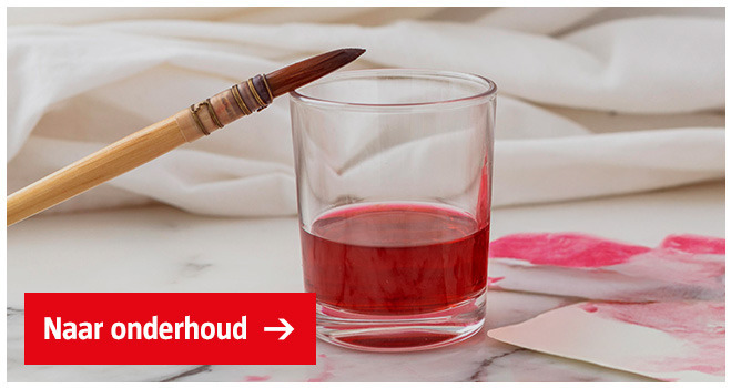 kwast-in-pot-met-water