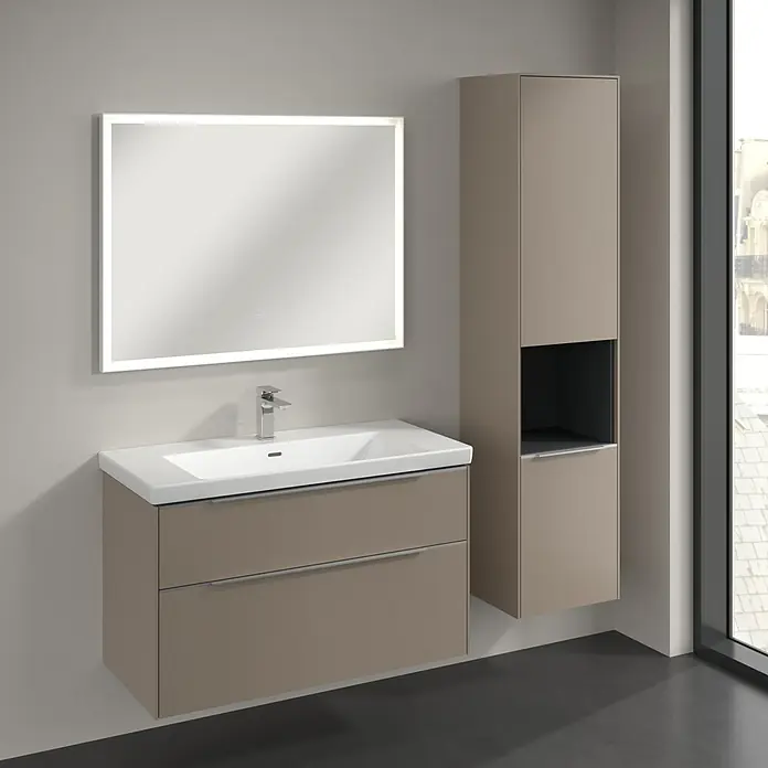 Villeroy & Boch Subway 3.0 Hochschrank - B x T x H: 40 x 36,2 x 171 cm, 1x offenes Fach, 2x Tür, Taupe, Farbe Griff: Aluminium glänzend, DIN Anschlag: Rechts - Moderne Badezimmereinrichtung mit Waschtischunterschrank, Aufsatzwaschbecken, Spiegelschrank mit Beleuchtung und Hochschrank.