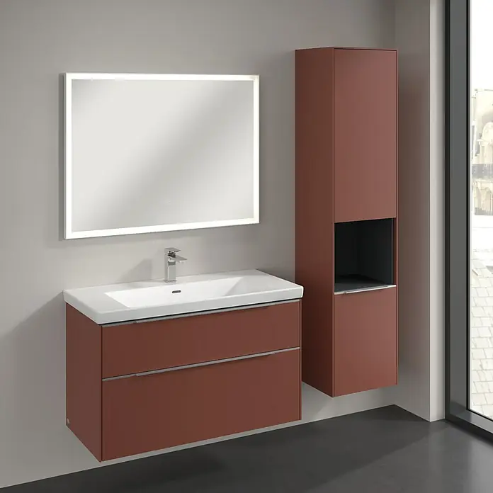 Villeroy & Boch Subway 3.0 Hochschrank - B x T x H: 40 x 36,2 x 171 cm, 1x offenes Fach, 2x Tür, Wine Red, Farbe Griff: Aluminium glänzend, DIN Anschlag: Rechts - Badezimmer-Set mit einem Waschtischunterschrank mit Schubladen, einem Spiegelschrank mit Beleuchtung und einem passenden Hochschrank in einem modernen Design.