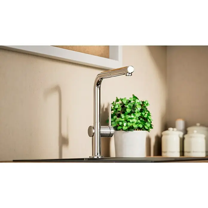 Hansgrohe Grifo de cocina Talis M54 270 - Cromo, Brillante - Primer plano de un moderno grifo de cocina con un diseño elegante, resaltado por un interior minimalista.