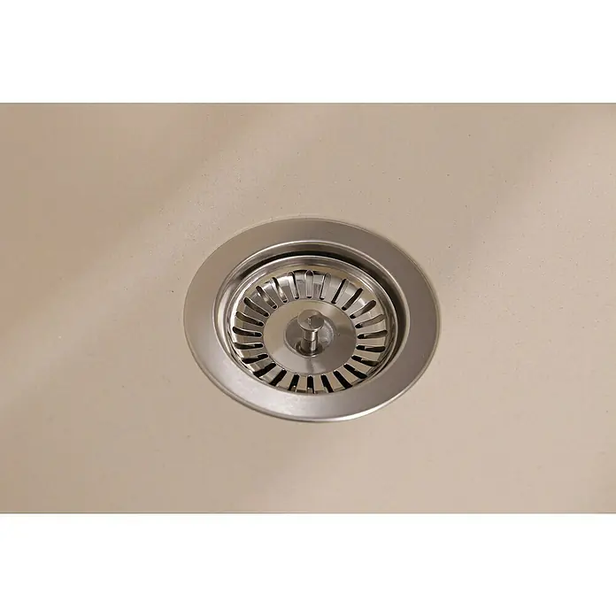 Respekta Einbauspüle Austin - 100 x 50 cm, Vanille, Anzahl Becken: 1,5 Stk. - Ein Edelstahl-Spülbeckenstöpsel mit Sieb in einer hellen Küchenspüle, ideal für die Küchenhygiene und zum Schutz vor Verstopfungen.